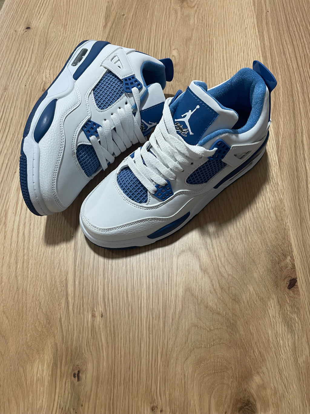 Jordan 4 blanca azul