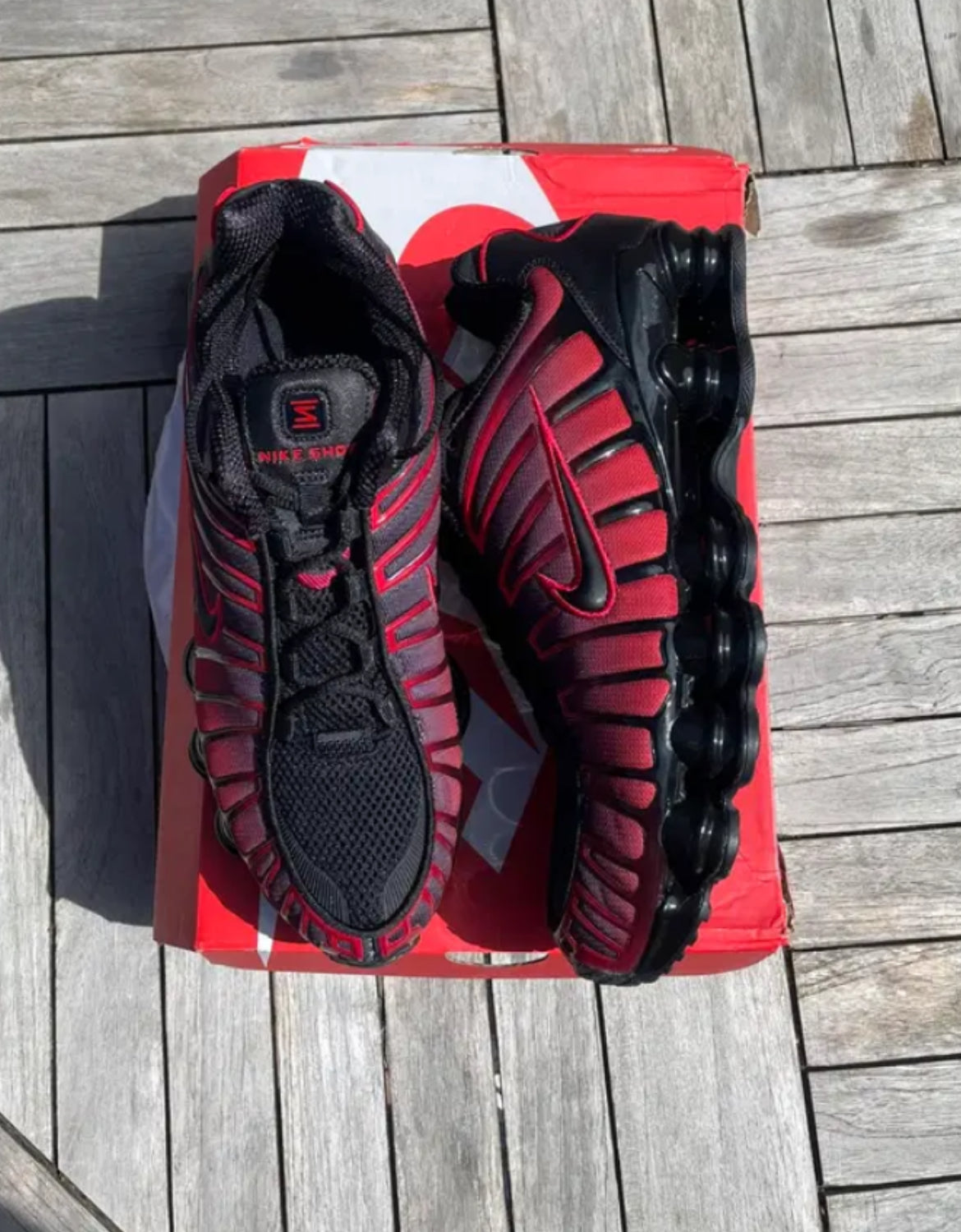 Shox tl roja logo negro